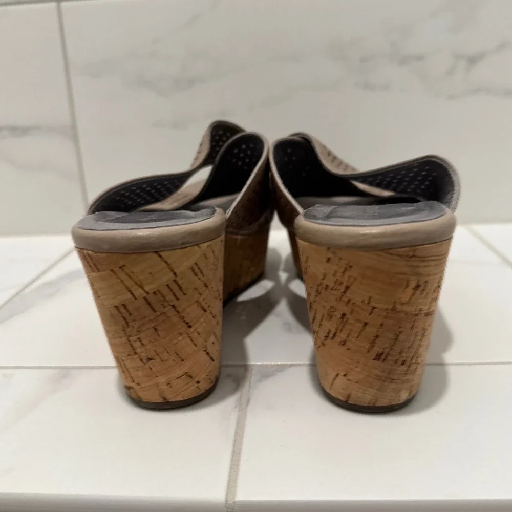 Chocolat Blu Wamblee Wedge Sandals 6.5 Taupe Leather Perforated Cork Platform‎